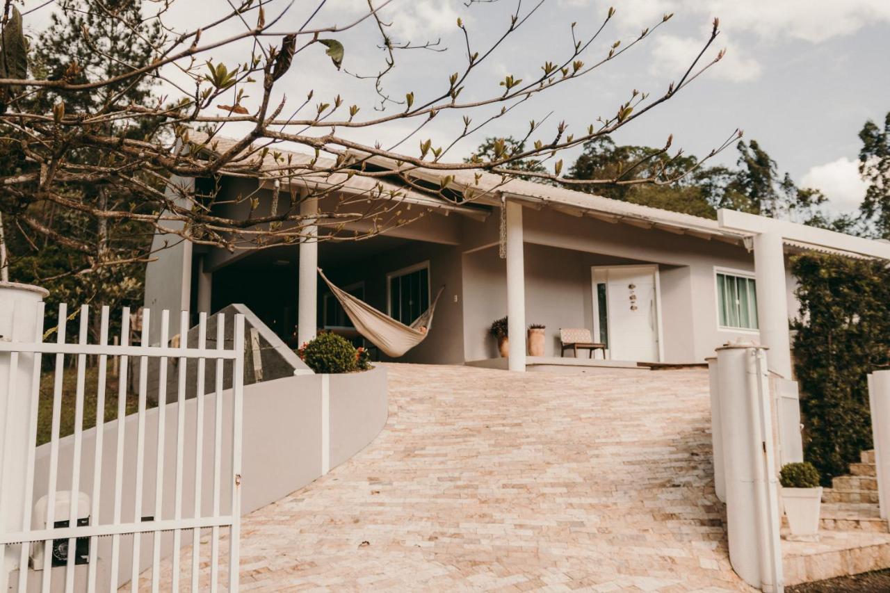Casa Confortavel Em Local Tranquilo. Rodeio Bagian luar foto